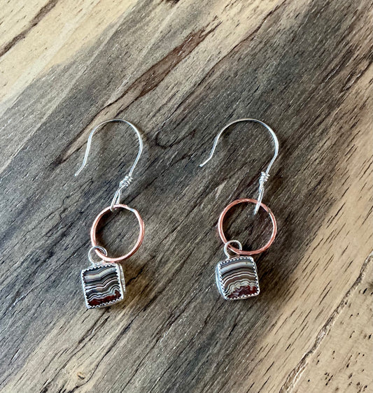 Crazy lace agate and copper hoop earrings