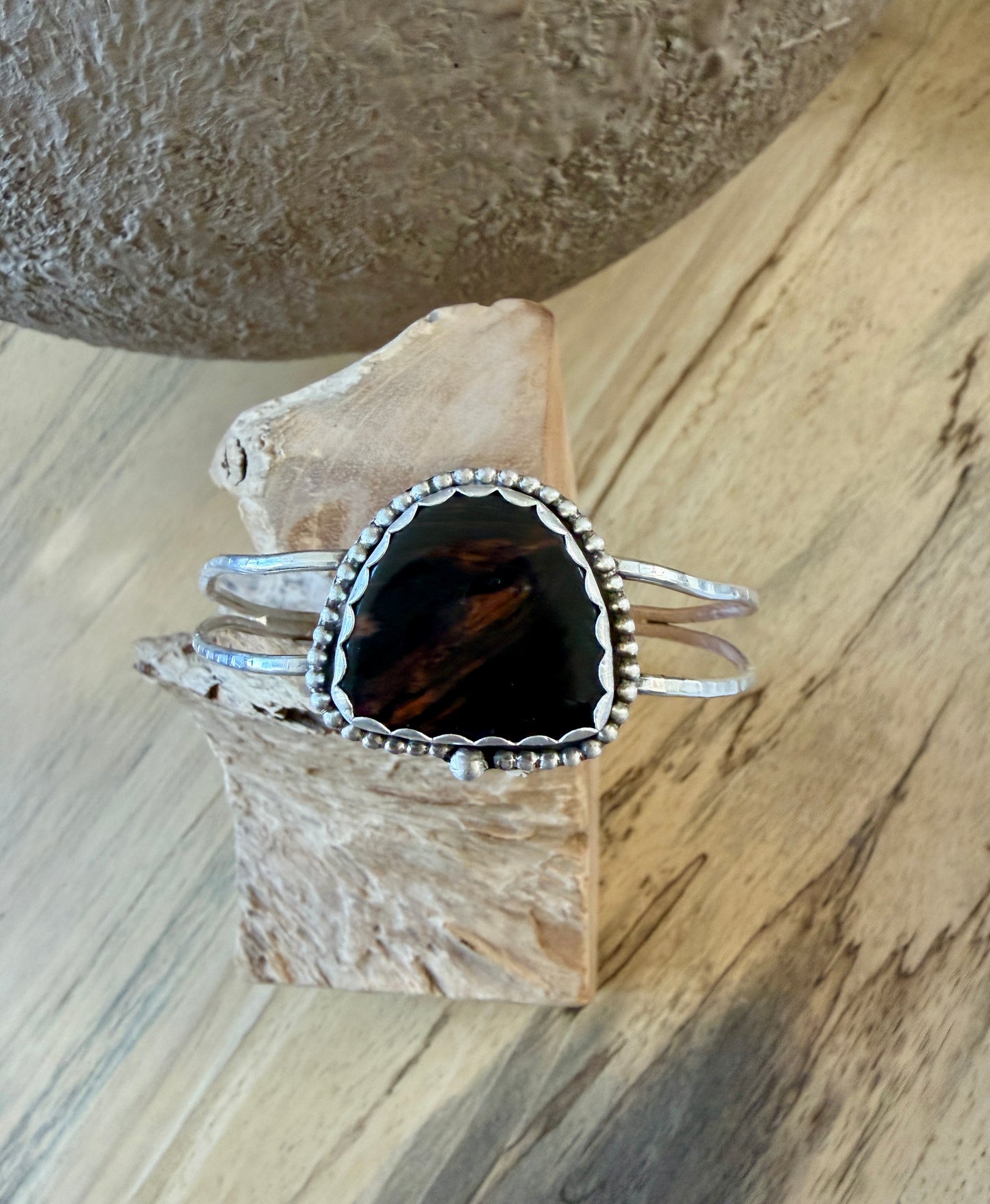 Bell obsidian cuff
